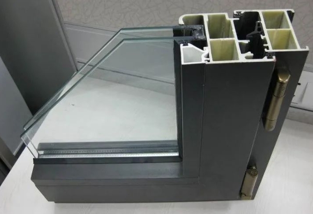 聚氨酯門(mén)窗：綠色環(huán)保的現(xiàn)代建筑選擇