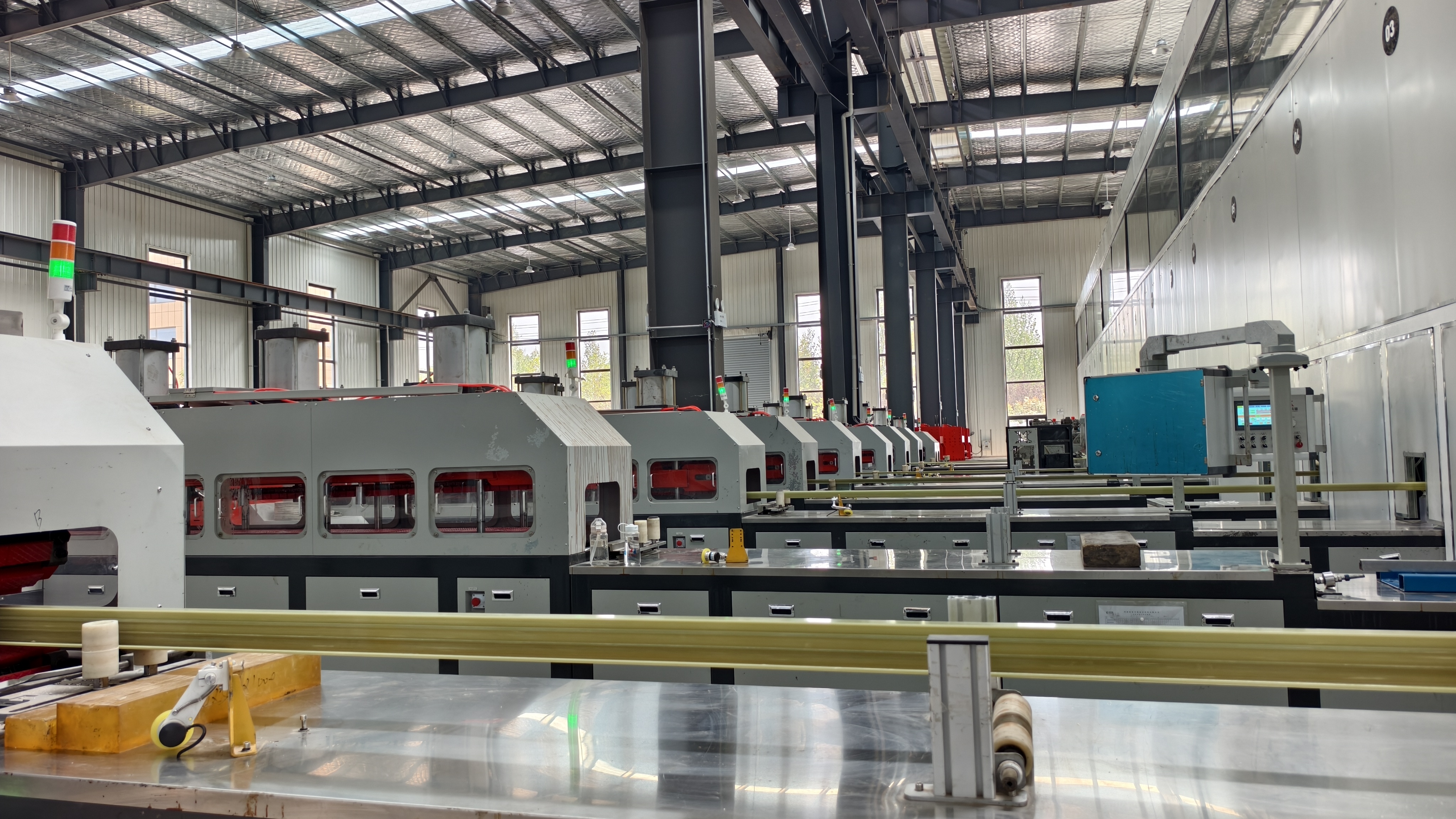 聚氨酯附框與鋼附框：性能與應(yīng)用的深度對(duì)比